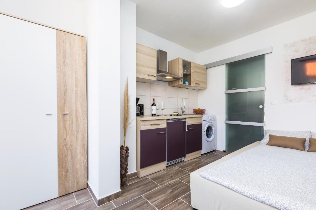 Studio Apartment Pinetree - Mali Lošinj Extérieur photo